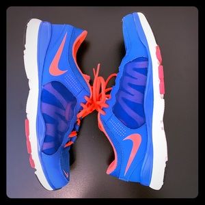Nike women’s Flex TR2 Trainer gym shoes size 9